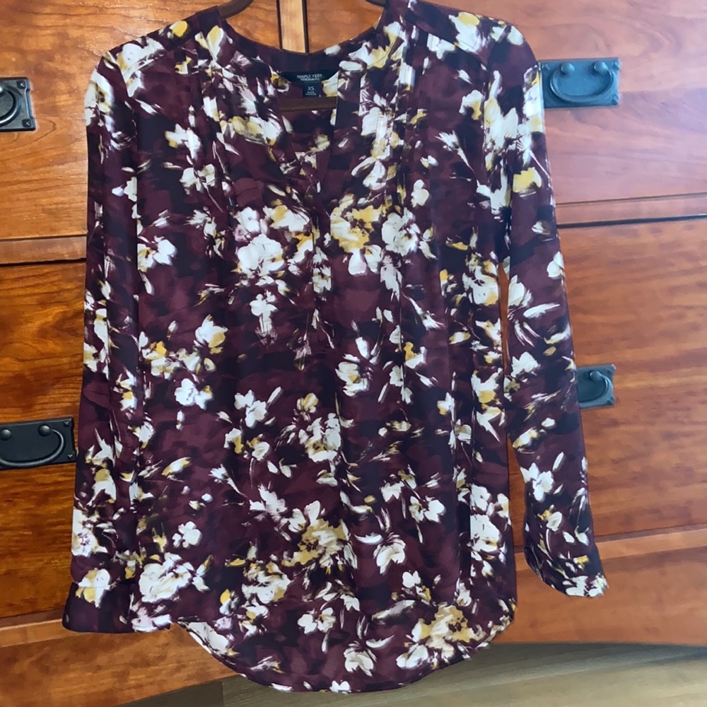 Simply Vera Wang Floral Pin-tuck Pleats Blouse Top Shirt Burgundy Wine V Neck
